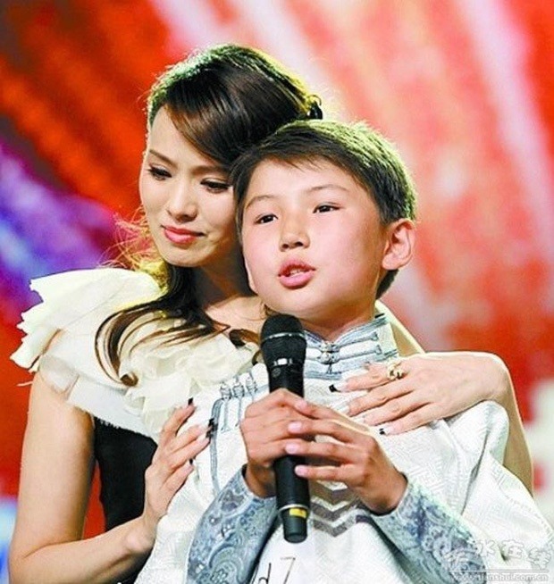 Cậu bé Mông Cổ hát Gặp Mẹ Trong Mơ khiến hàng triệu khán giả rơi nước mắt hiện giờ ra sao? Cậu bé Mông Cổ hát Gặp Mẹ Trong Mơ khiến hàng triệu khán giả rơi nước mắt hiện giờ ra sao?