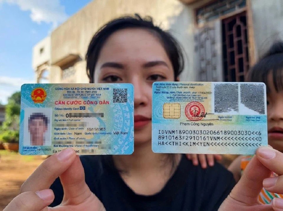 Những trường hợp công dân được cấp CMND, CCCD gắn mã vạch mà vẫn còn nguyên vẹn, còn thời hạn sử dụng, không thuộc trường hợp phải đổi, cấp lại, nếu người dân chưa có nhu cầu đổi sang CCCD gắn chip thì vẫn sử dụng bình thường cho đến khi hết hạn. Ảnh minh hoạ