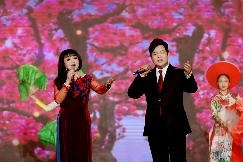 Quang Lê mời Hoài Linh giả gái trong 'Hát trên quê hương 8' - Ảnh 7 Quang Lê mời Hoài Linh giả gái trong 'Hát trên quê hương 8' - Ảnh 7