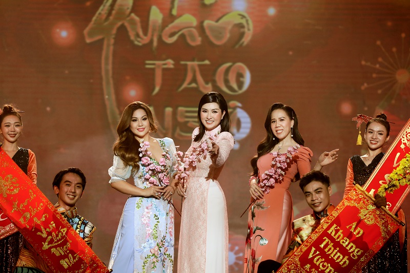 Quang Lê mời Hoài Linh giả gái trong 'Hát trên quê hương 8' - Ảnh 5 Quang Lê mời Hoài Linh giả gái trong 'Hát trên quê hương 8' - Ảnh 5