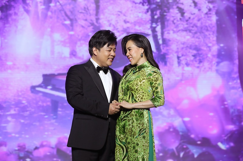 Quang Lê mời Hoài Linh giả gái trong 'Hát trên quê hương 8' - Ảnh 4 Quang Lê mời Hoài Linh giả gái trong 'Hát trên quê hương 8' - Ảnh 4