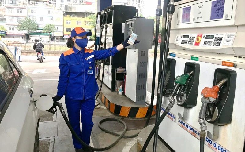 Giá dầu thế giới những ngày gần đây có xu hướng tăng, giảm đan xen song vẫn giảm nếu so với kỳ điều hành liền trước. Ảnh minh hoạ Giá dầu thế giới những ngày gần đây có xu hướng tăng, giảm đan xen song vẫn giảm nếu so với kỳ điều hành liền trước. Ảnh minh hoạ