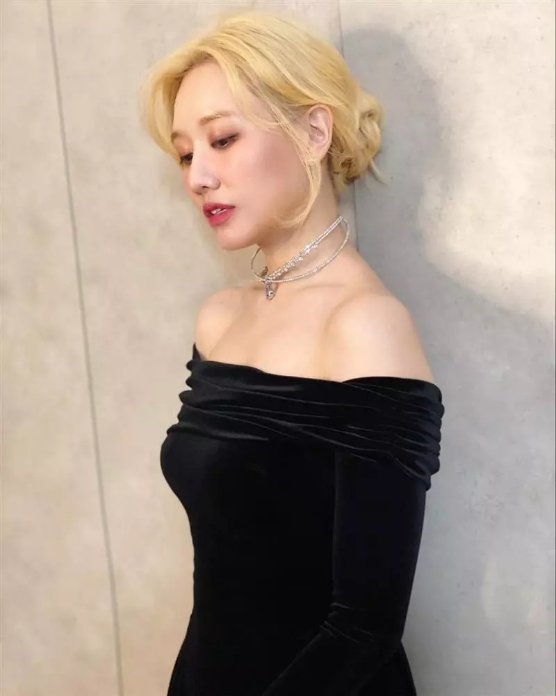 Hari Won từng gây chú ý khi tẩy tóc vào đầu năm 2022.