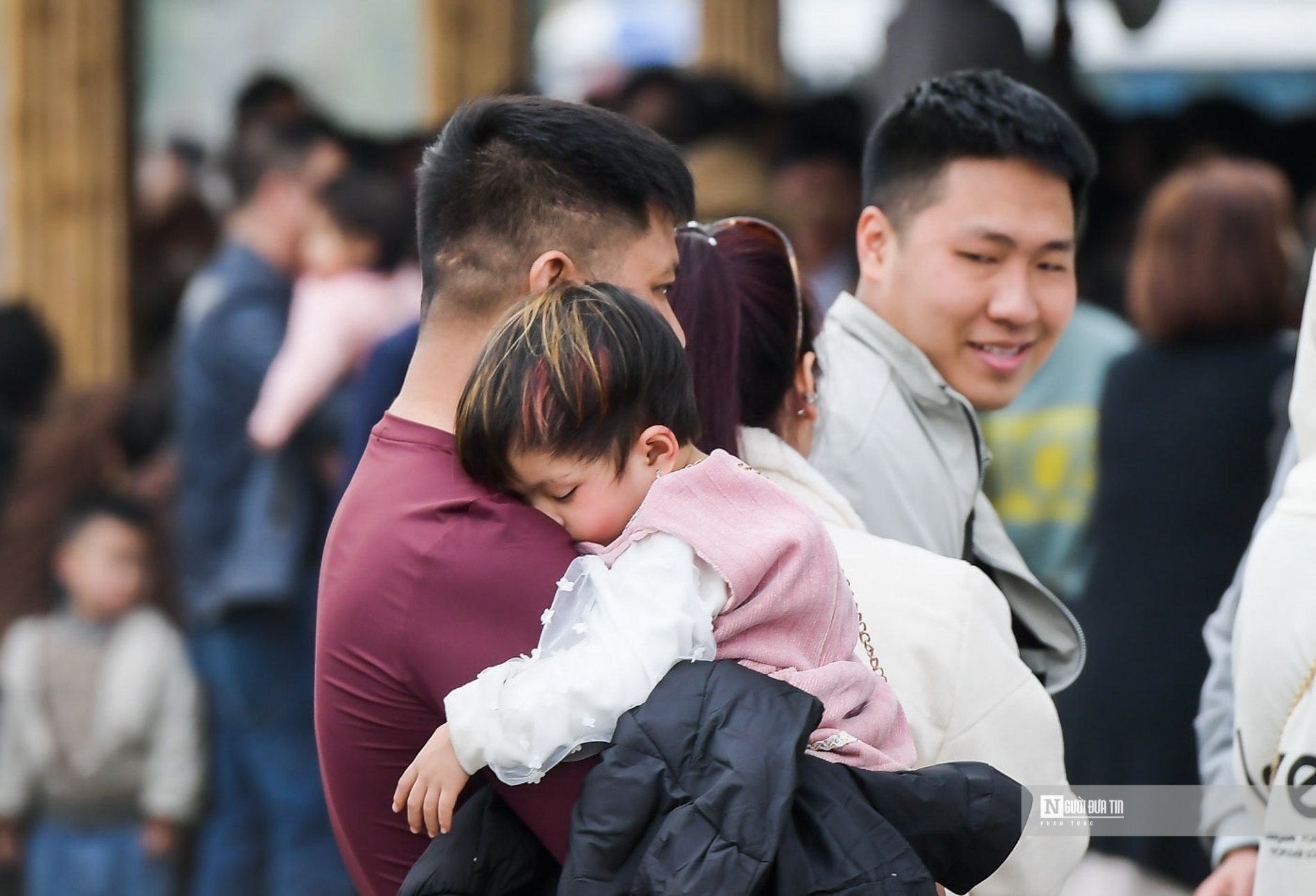 'Biển người' chen lấn đi lễ đầu năm tại chùa Tam Chúc