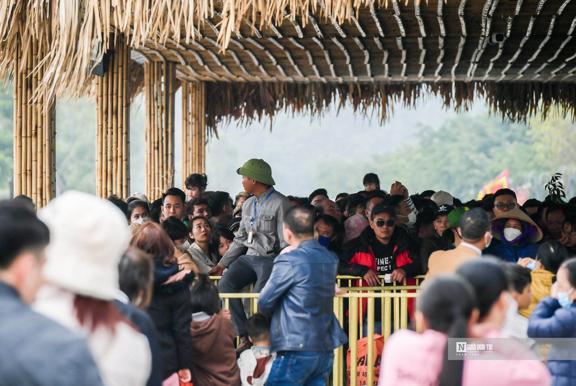 Một vấn đề đáng nói là trong quá trình ghi nhận hiện trạng đông đúc dịp đầu năm tại chùa Tam Chúc, Phóng viên cơ quan báo chí đã bị cản trở nhằm ngăn cản việc phản ánh chân thực tới bạn đọc.