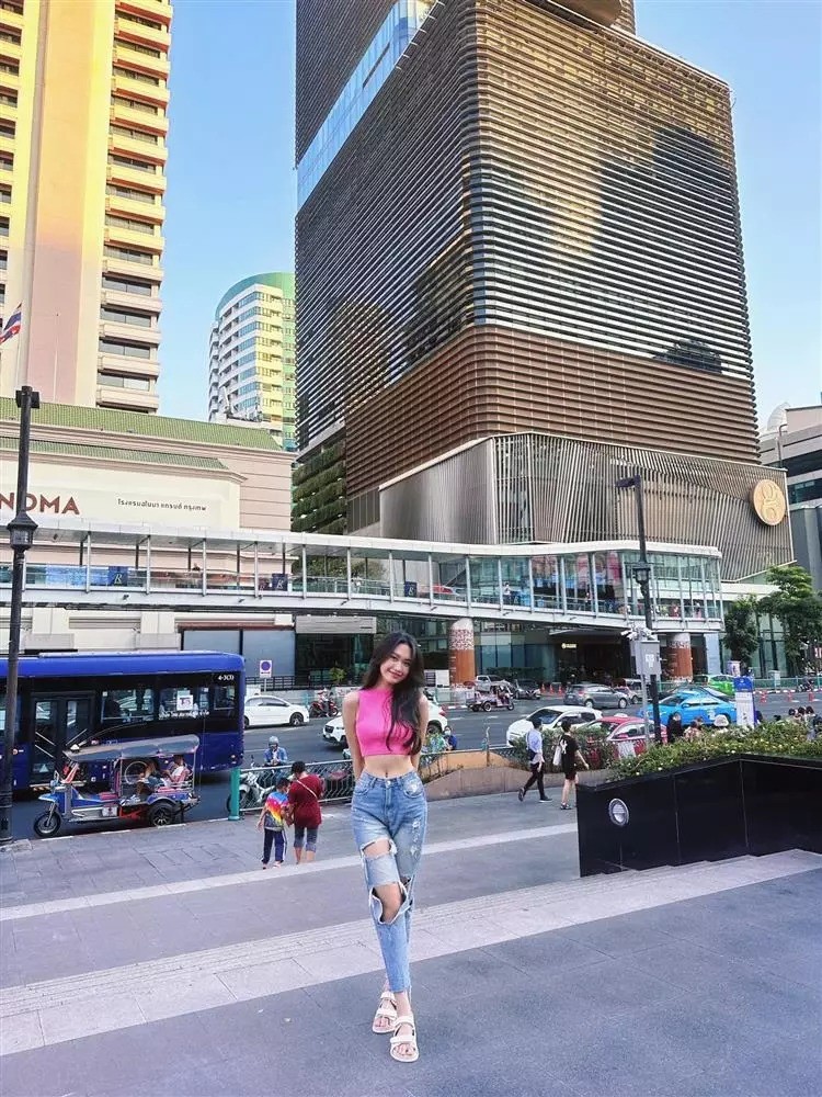 Bạn gái Đoàn Văn Hậu thừa nhận sống ảo nên mới đẹp, động thái nửa kia gây chú ý - Ảnh 1 Bạn gái Đoàn Văn Hậu thừa nhận sống ảo nên mới đẹp, động thái nửa kia gây chú ý - Ảnh 1