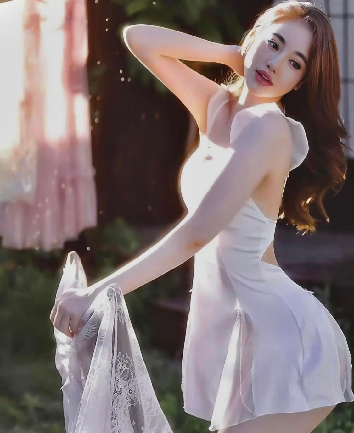 Elly Trần nhận được nhiều lời khen vì quá quyến rũ trong set đồ phòng the.