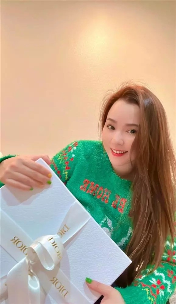 Dù không còn sự nổi tiếng, hào nhoáng như xưa nhưng Hoàng Oanh luôn hài lòng với những lựa chọn của mình. Dù không còn sự nổi tiếng, hào nhoáng như xưa nhưng Hoàng Oanh luôn hài lòng với những lựa chọn của mình.