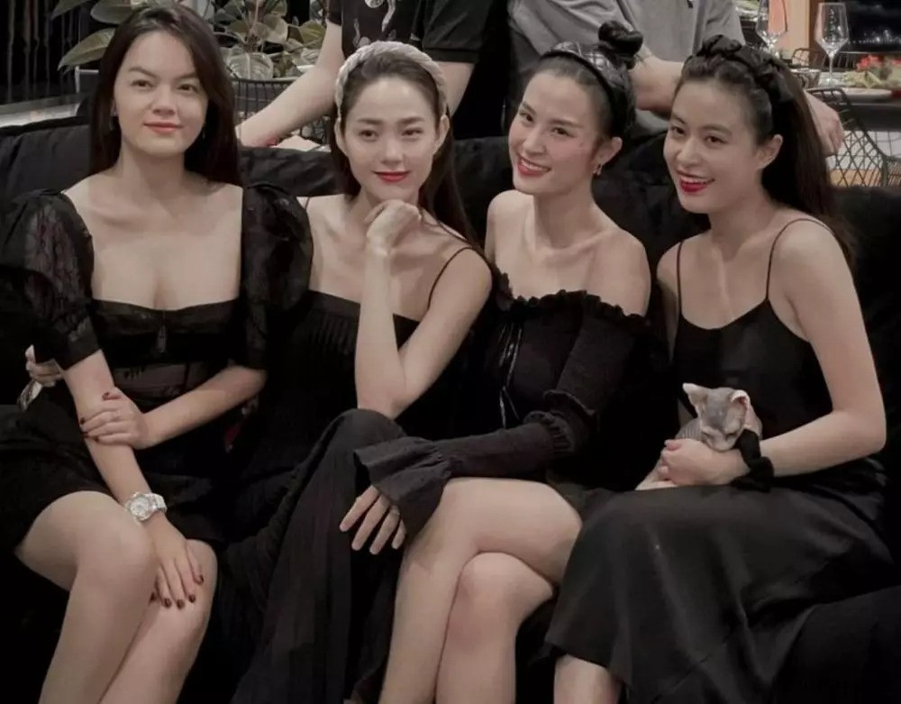 Hoàng Thùy Linh luôn nổi bật khi xuất hiện bên Phạm Quỳnh Anh, Minh Hằng, Đông Nhi.