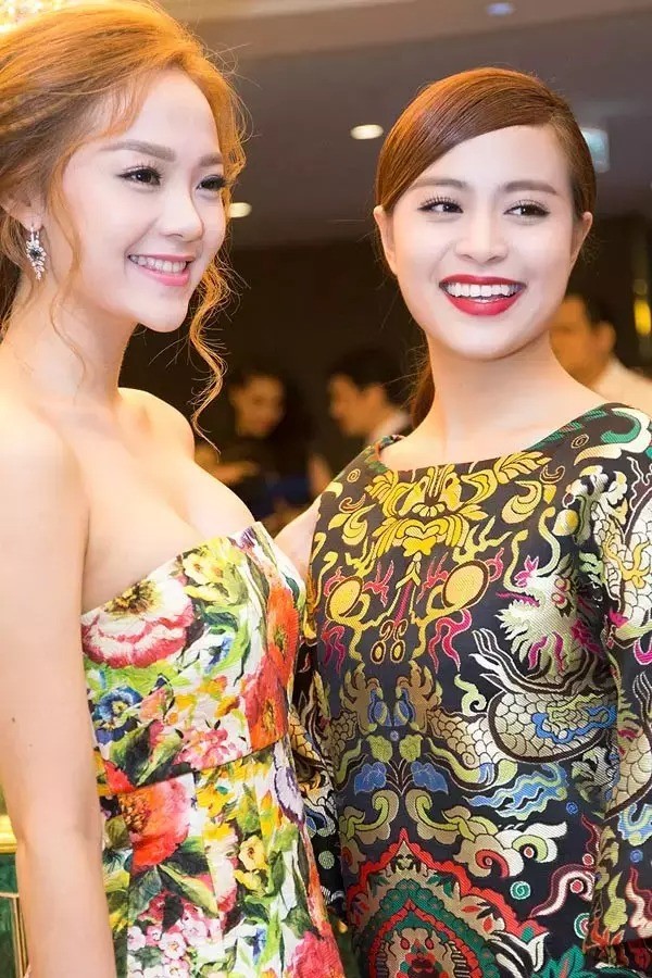 2 mỹ nhân U40 làm 'sáng bừng' khung hình. 2 mỹ nhân U40 làm 'sáng bừng' khung hình.
