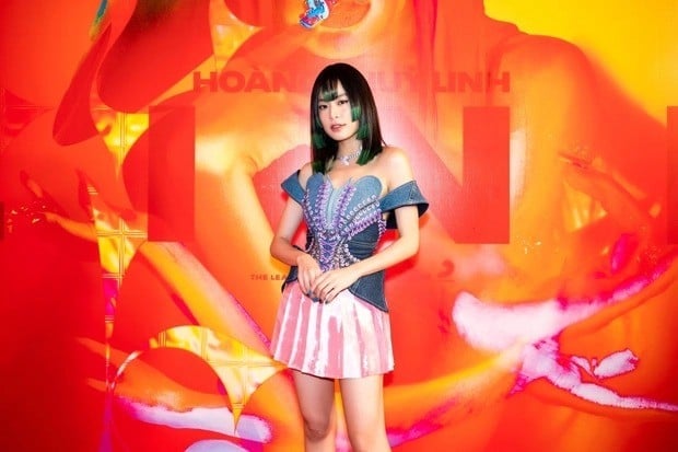 Hoàng Thùy Linh được khen ngợi trẻ trung hơn so với tuổi 34. Hoàng Thùy Linh được khen ngợi trẻ trung hơn so với tuổi 34.