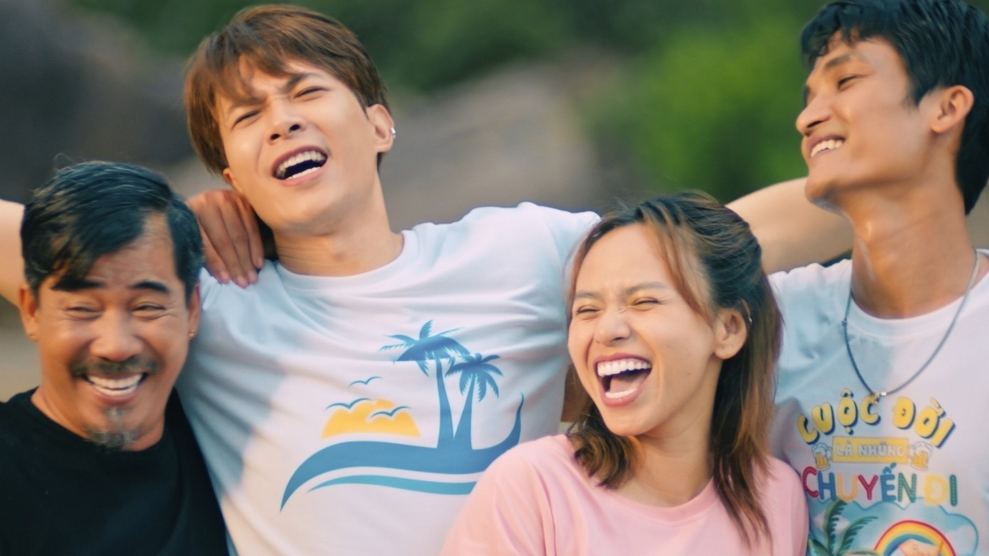 Mạc Văn Khoa thấy sướng khi bị khán giả tát đến mức không thể đứng vững - Ảnh 1 Mạc Văn Khoa thấy sướng khi bị khán giả tát đến mức không thể đứng vững - Ảnh 1