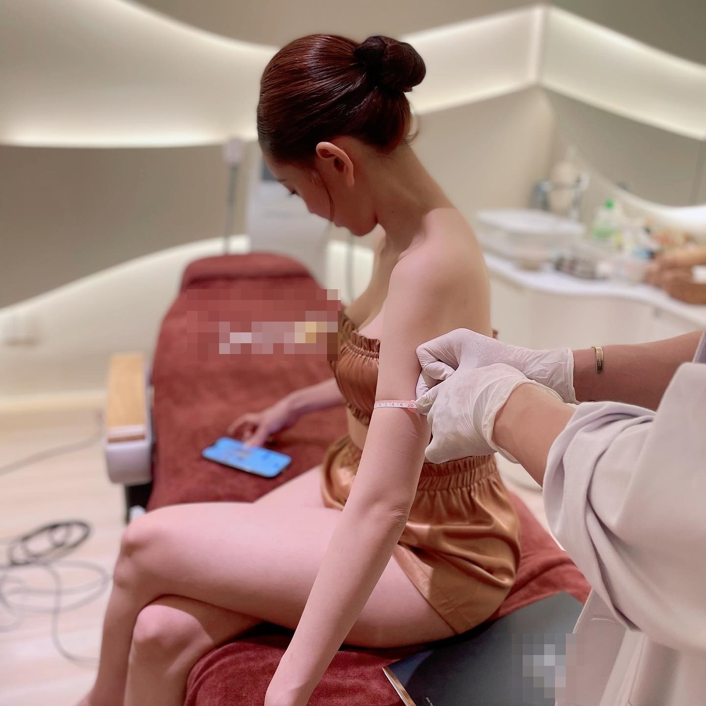 Trang Nemo hết hồn khi gặp sự cố với kiểu áo bồng bềnh sau vụ lộ ảnh thiếu tế nhị - Ảnh 4