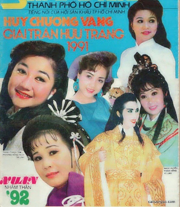Cố NS Vũ Linh và 5 cô đào tại giải Trần Hữu Trang 1991. Cố NS Vũ Linh và 5 cô đào tại giải Trần Hữu Trang 1991.