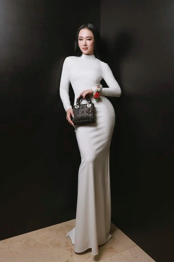 Angela Phương Trinh khoe trọn 3 vòng đầy đặn với mẫu đầm ôm sát body - Ảnh 1 Angela Phương Trinh khoe trọn 3 vòng đầy đặn với mẫu đầm ôm sát body - Ảnh 1