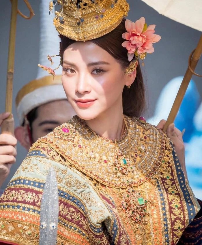Mỹ nhân đẹp nhất Thái Lan hoá nữ thần tại Tết Songkran, visual khiến dân tình không khỏi xuýt xoa 1 Mỹ nhân đẹp nhất Thái Lan hoá nữ thần tại Tết Songkran, visual khiến dân tình không khỏi xuýt xoa 1
