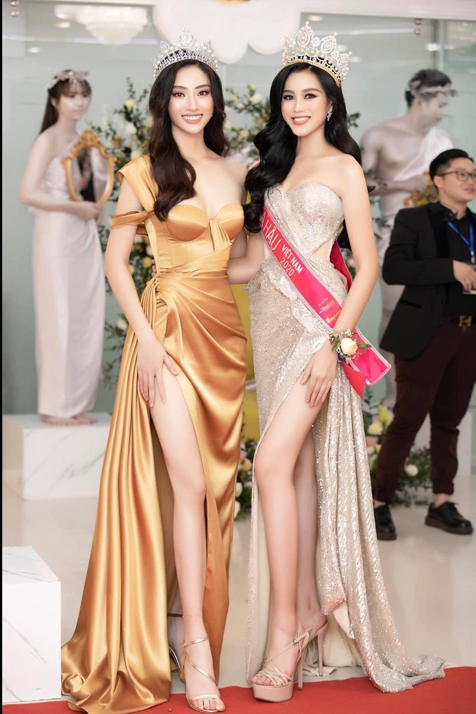 Hoa hậu Đỗ Hà và Lương Linh đo lại chiều cao, fan liền chốt câu: 'Vợ chồng nhà này còn lớn nữa mấy má ơi' 2 Hoa hậu Đỗ Hà và Lương Linh đo lại chiều cao, fan liền chốt câu: 'Vợ chồng nhà này còn lớn nữa mấy má ơi' 2