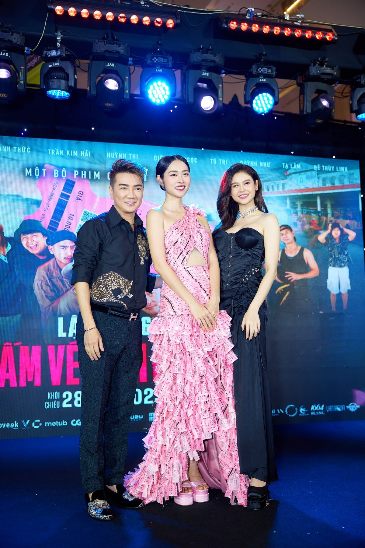 Diệp Bảo Ngọc chơi lớn khi diện váy làm từ 2000 tấm vé số, nói gì về danh xưng 'ngọc nữ màn ảnh thế hệ mới'? - Ảnh 1