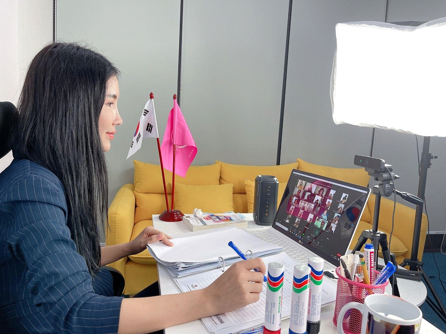 Hot Beauty Blogger Huyền Hàn Quốc - Cô gái trẻ gây 'bão mạng' khát khao với nghề sáng tạo nội dung - Ảnh 2