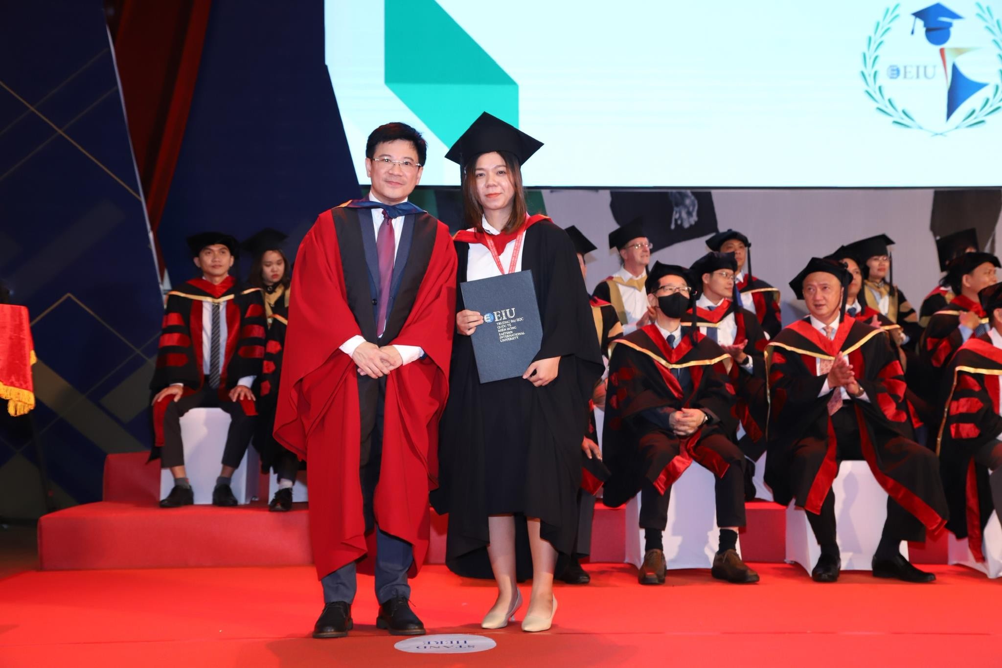 TikToker Ulight Tuyền Ú: Từ sinh viên kinh tế đến cô giáo dạy tiếng Anh triệu views - Ảnh 1