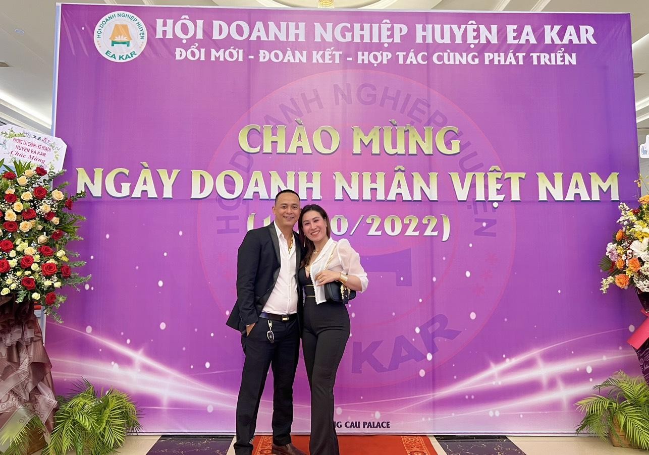 Lâm Hiền cùng vợ tại sự kiện Chào mừng Ngày doanh nhân Việt Nam