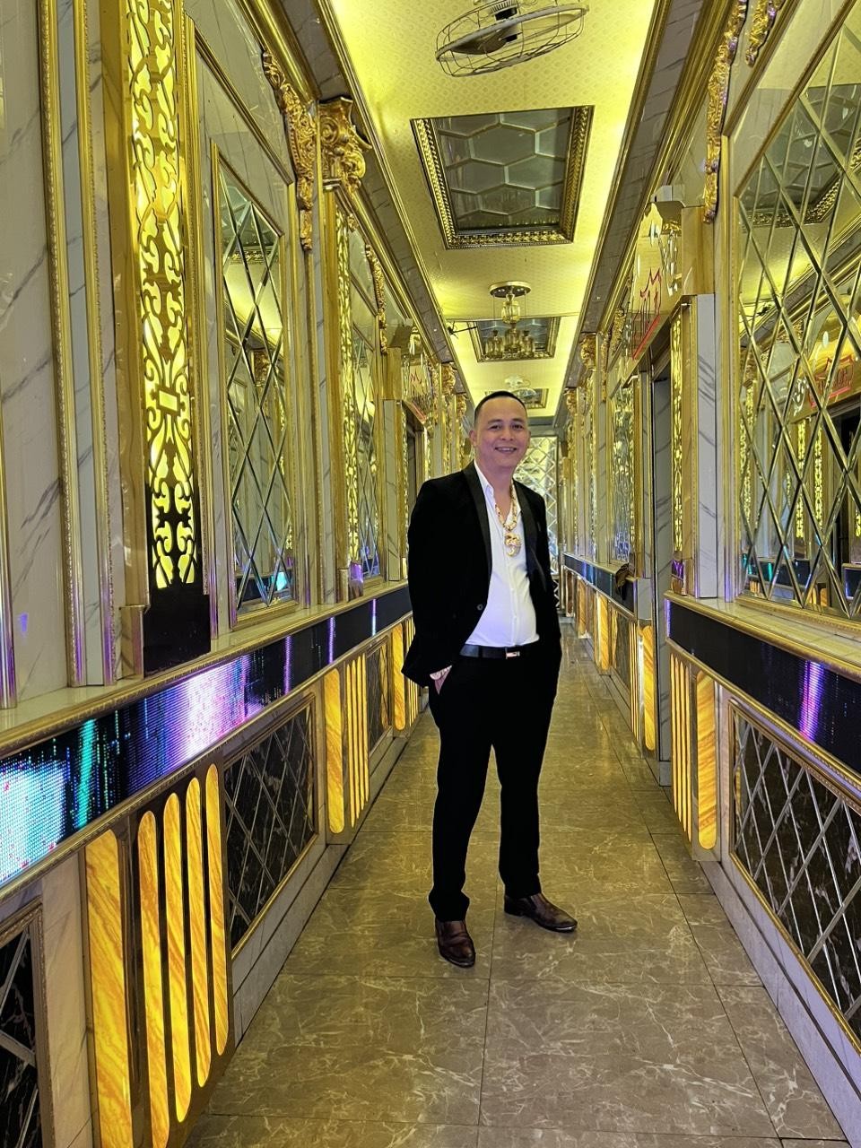 Không gian được thiết kế sang trọng và âm thanh chân thực do chính tay Lâm Hiền thiết kế và lắp đặt