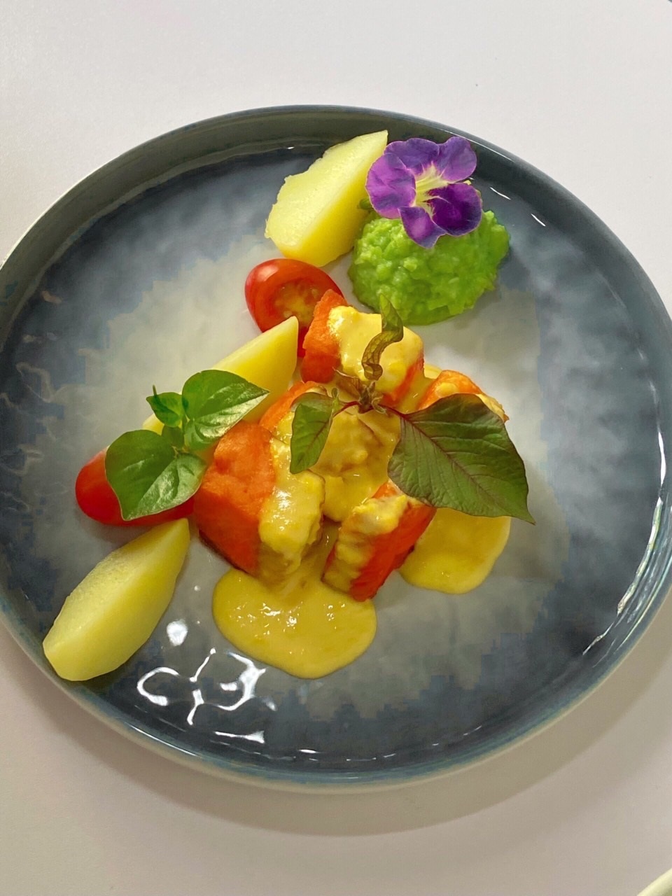 Gắn bó với căn bếp chính là niềm đam mê bất tận của chàng trai trẻ đầy nghị lực 