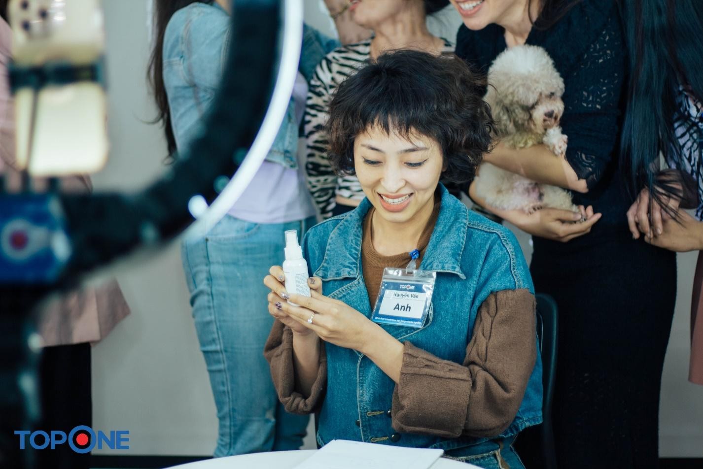 TopOne giúp bạn sớm có nhiều thay đổi đáng mừng khi Livestream bán hàng