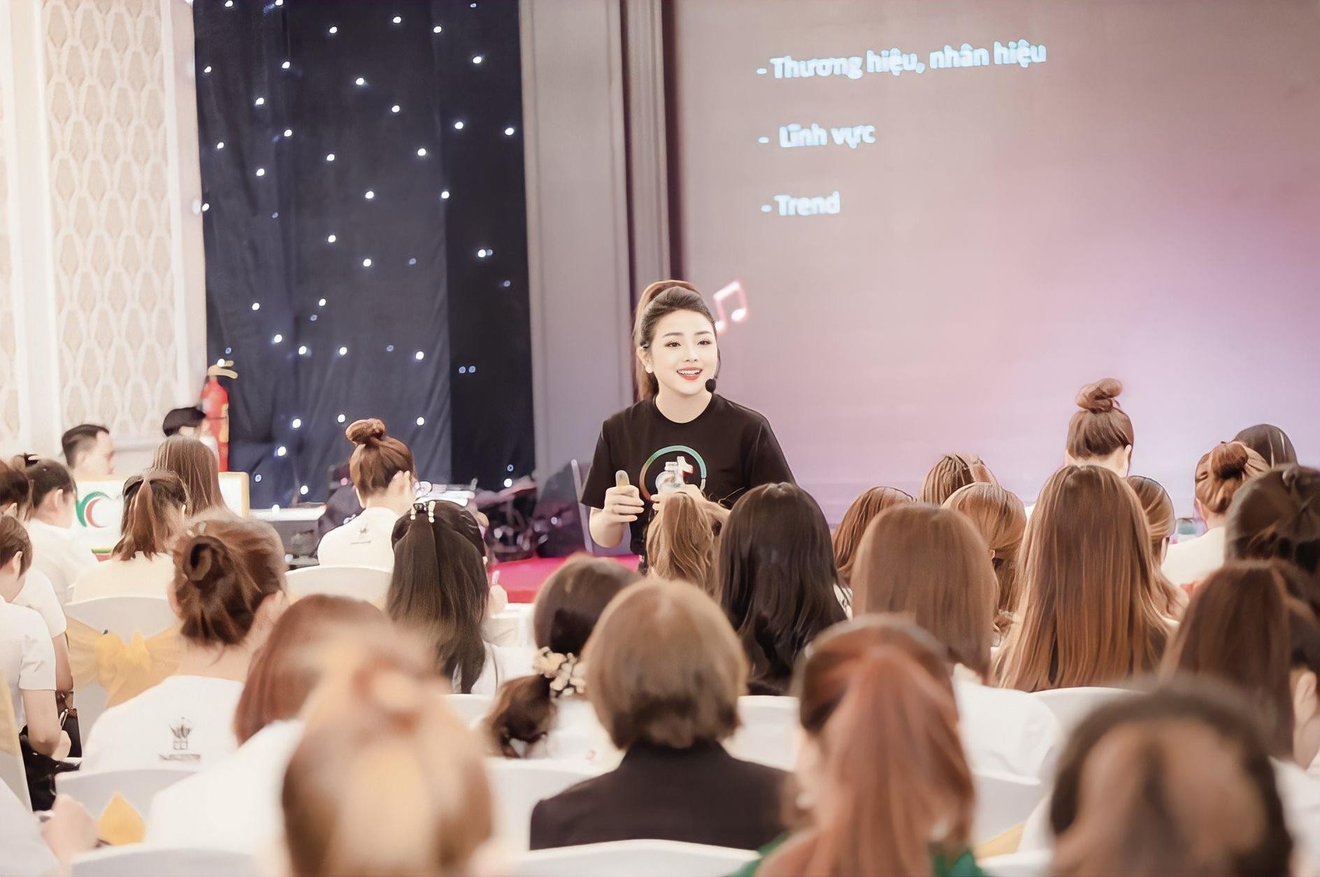 CEO Nguyễn Hiền chia sẻ thành công với nghề sáng tạo nội dung - Ảnh 4