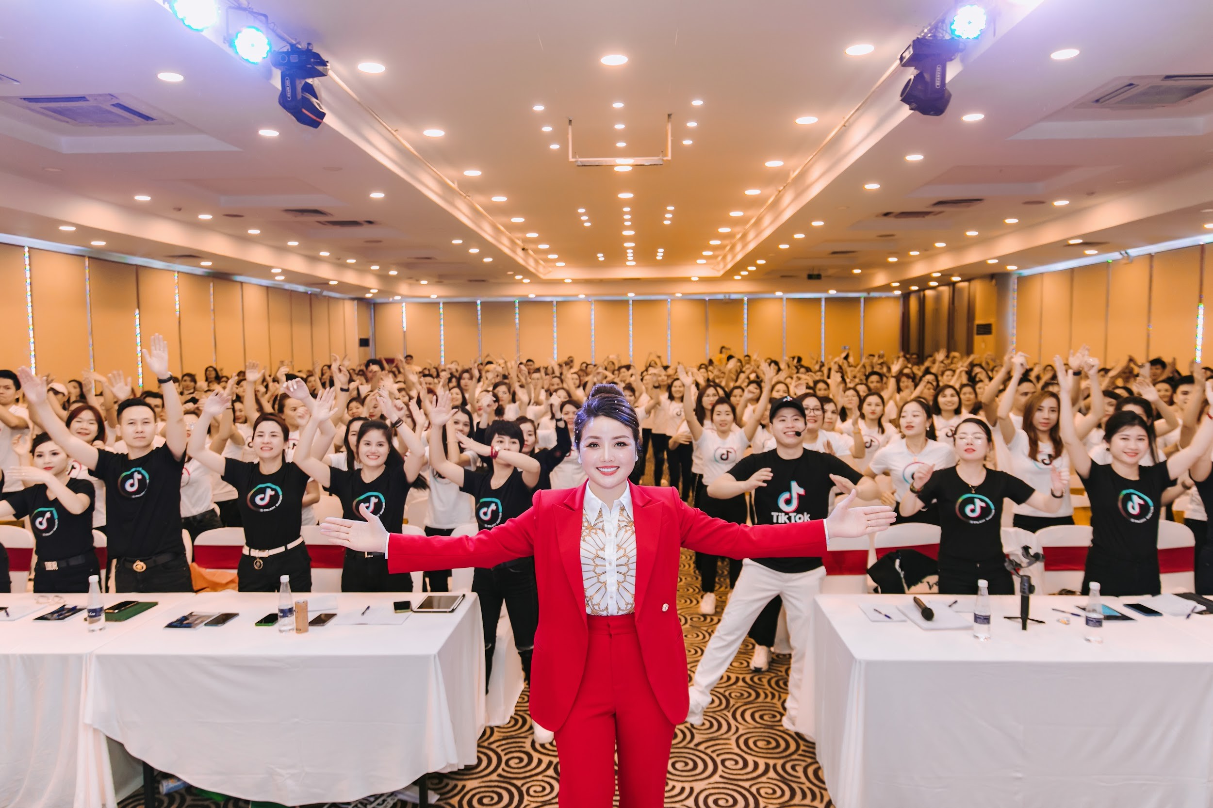 CEO Nguyễn Hiền chia sẻ thành công với nghề sáng tạo nội dung - Ảnh 1