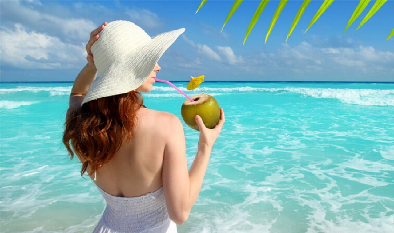 Nước dừa còn chứa chất khoáng tốt cho cơ thể như sắt, selen, natri, canxi, magiê và phốt pho.