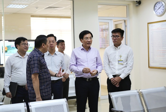 Đoàn công tác của VPCP khảo sát thực tế tại Bộ phận Một cửa của UBND quận Hoàn Kiếm Đoàn công tác của VPCP khảo sát thực tế tại Bộ phận Một cửa của UBND quận Hoàn Kiếm