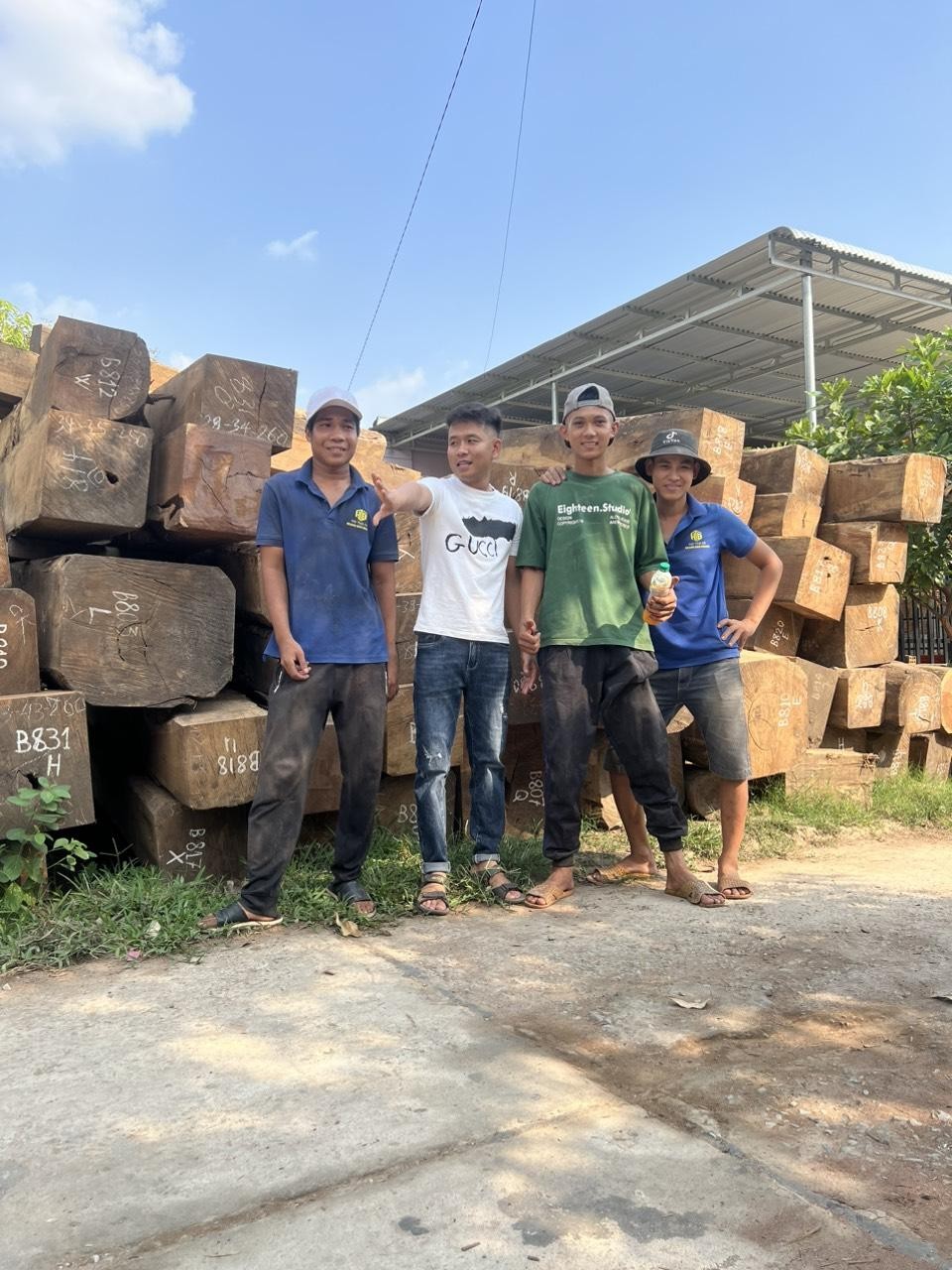 Lê Ngọc Hữu - Nghệ nhân gỗ truyền thống và vẻ đẹp tinh tế của sản phẩm thủ công - Ảnh 1