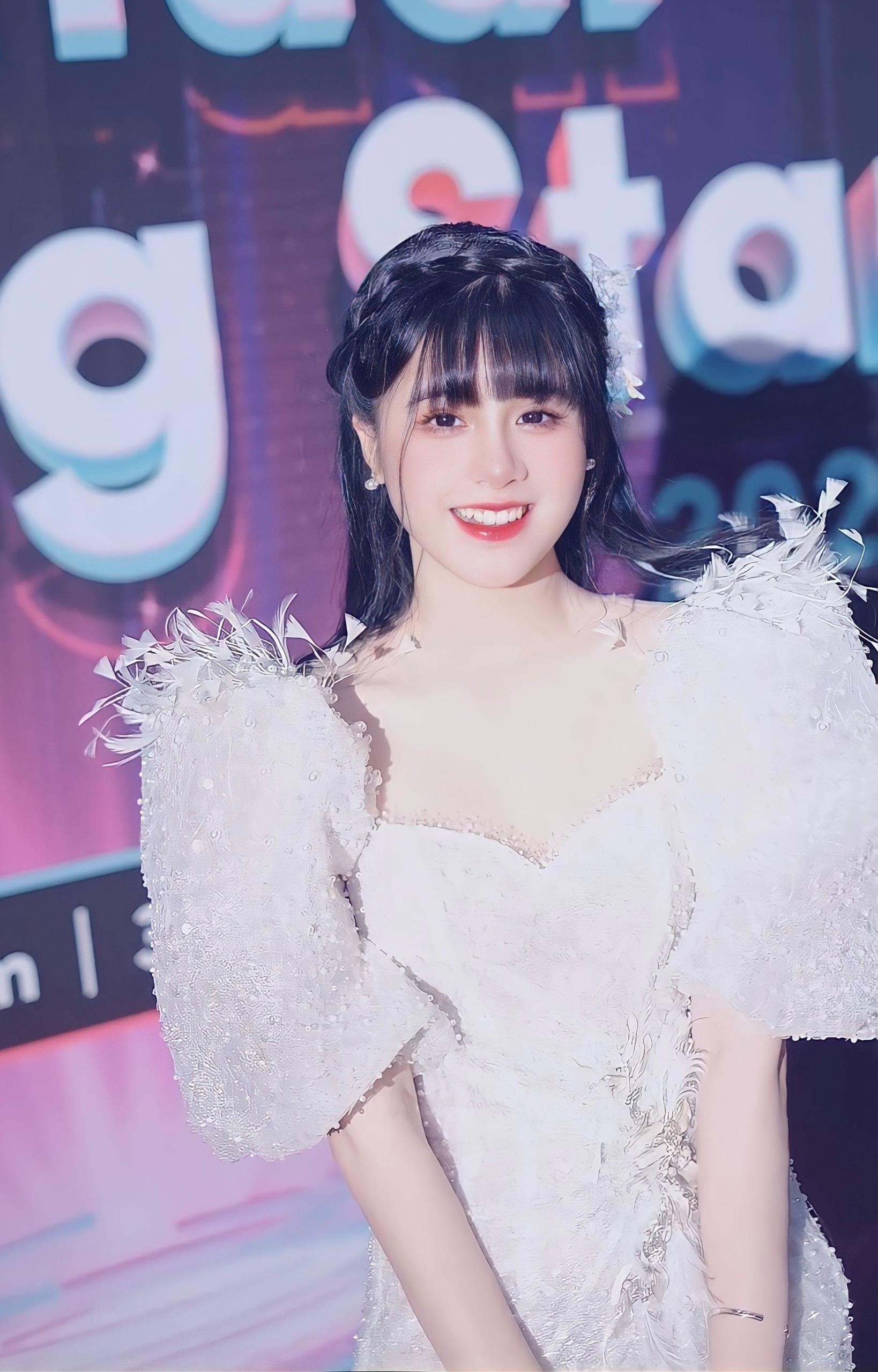 Chân dung idol Mindi 2M follow