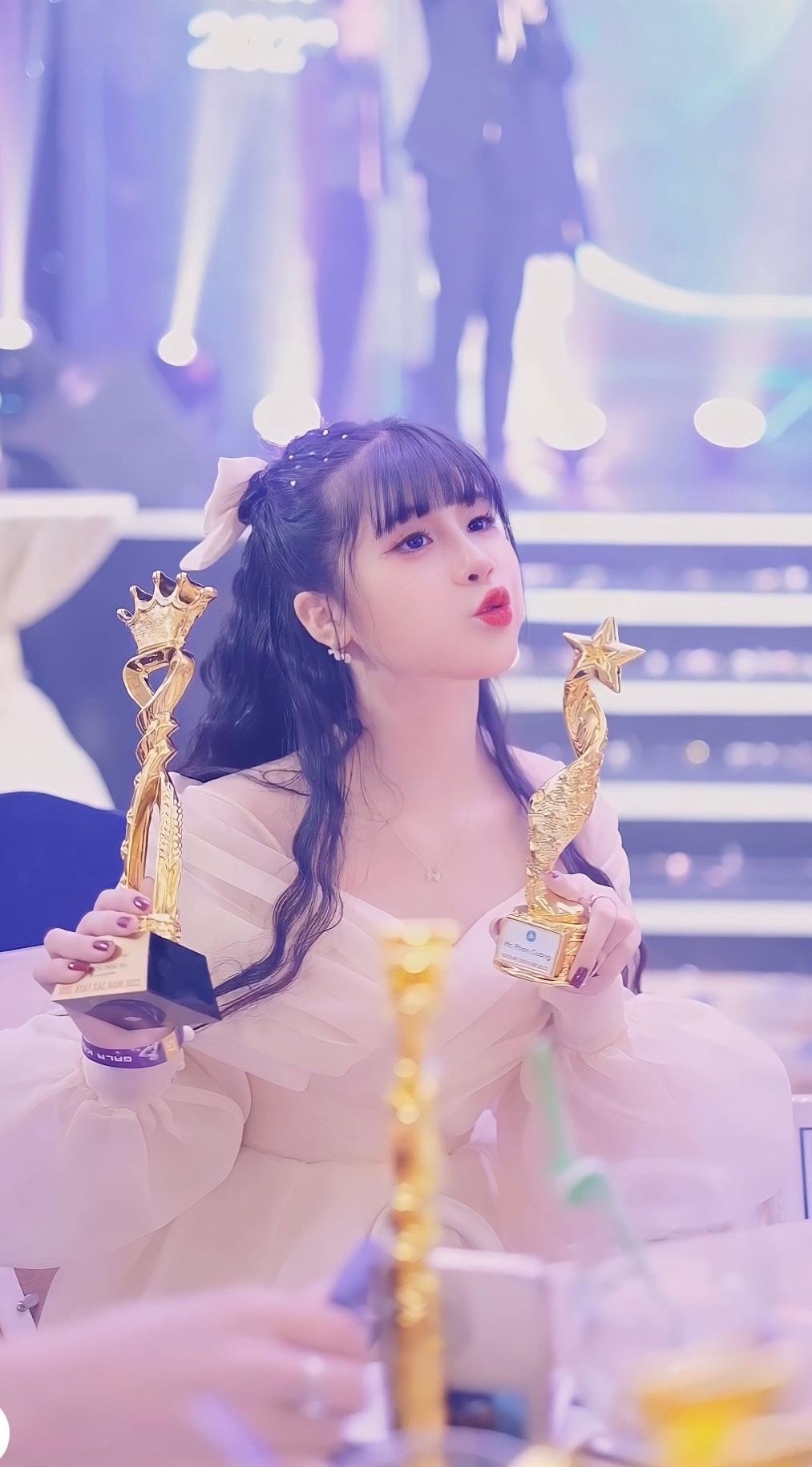 Cô nàng idol Mindi với nhiều tích ngưỡng mộ