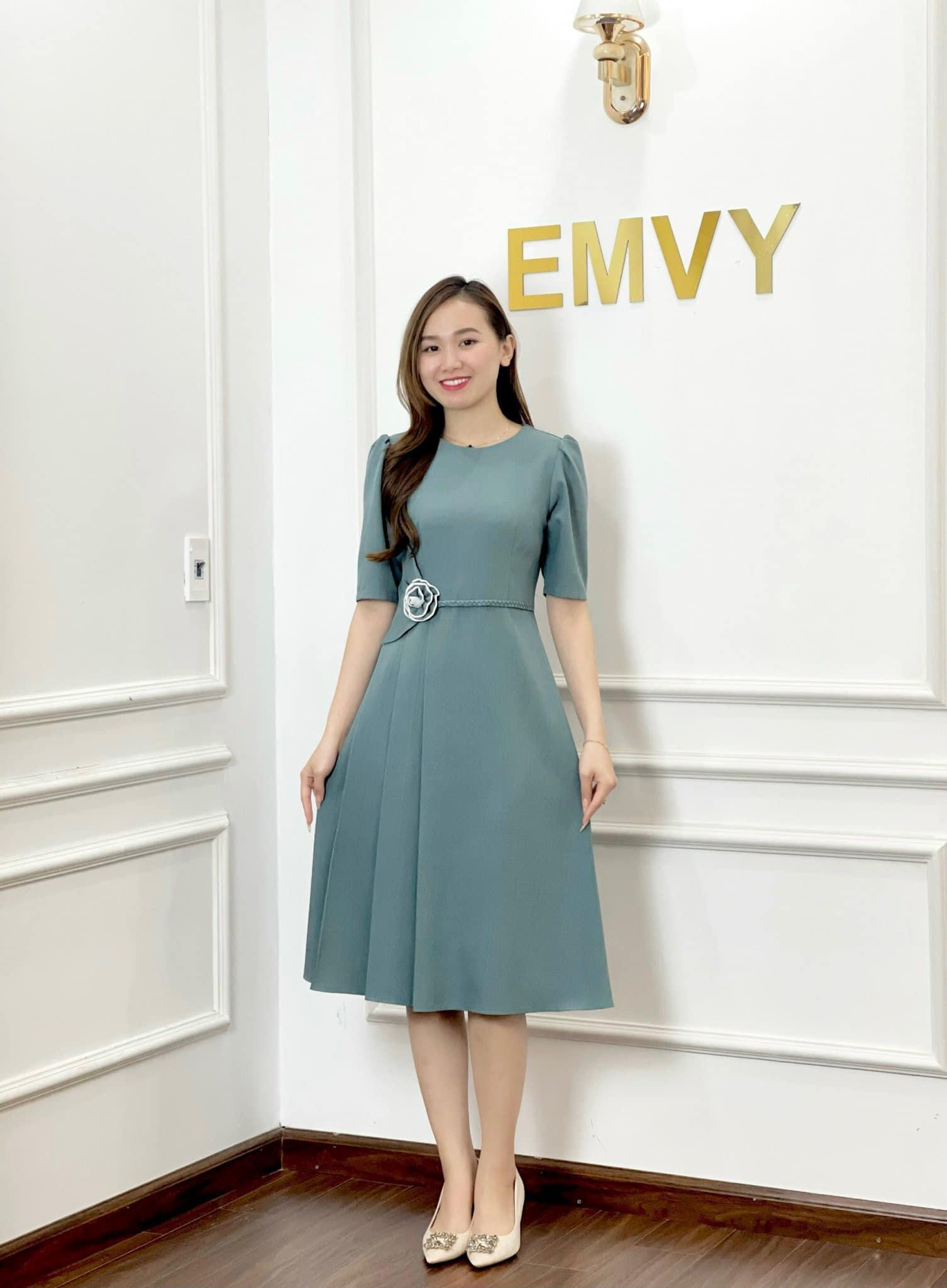 Tạo nên phong cách tinh tế và thanh lịch với những chiếc đầm váy đẹp nhất từ Emvy