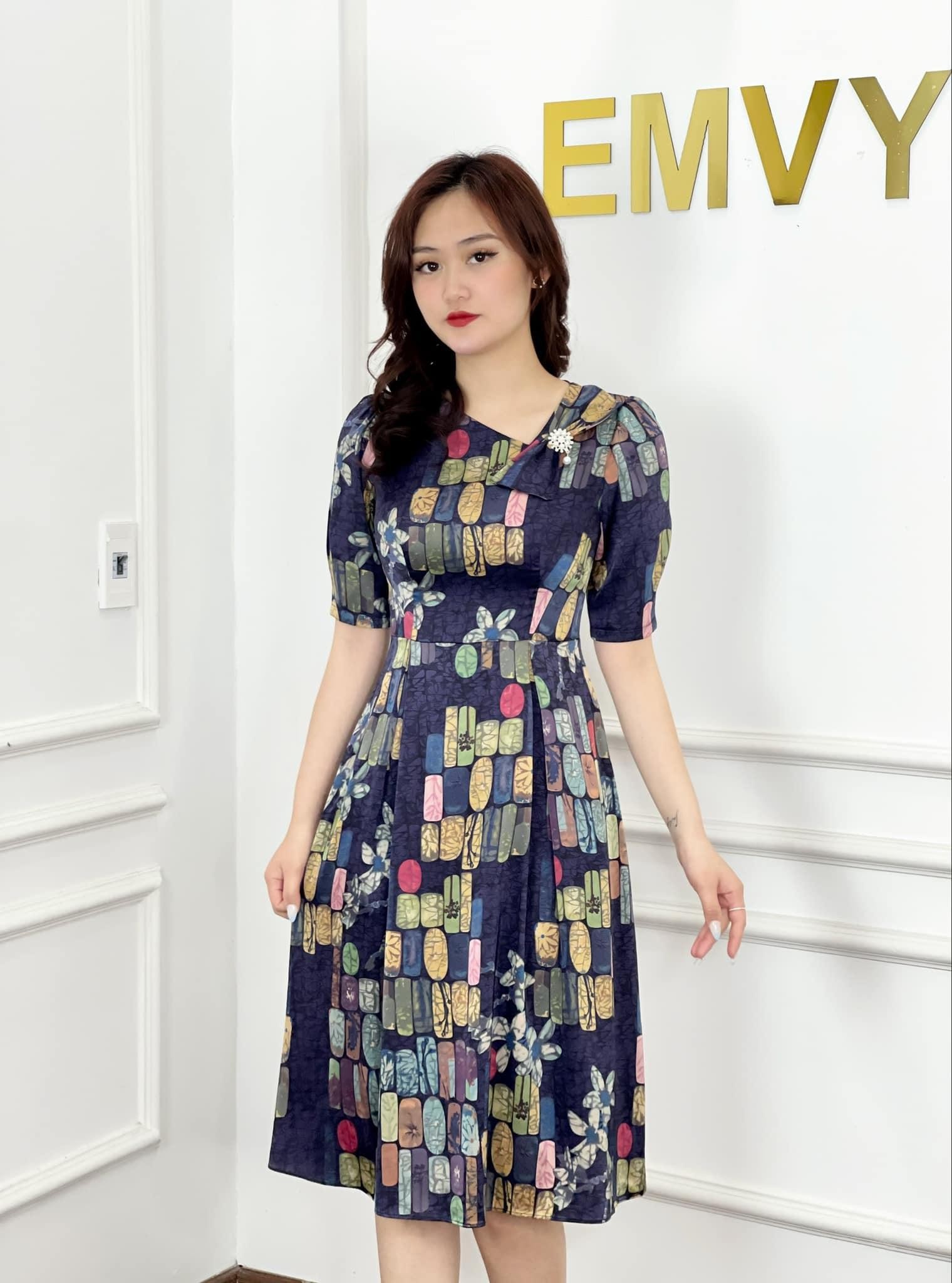 Chiêm ngưỡng vẻ đẹp nhẹ nhàng của bộ sưu tập đầm váy của nhà Emvy