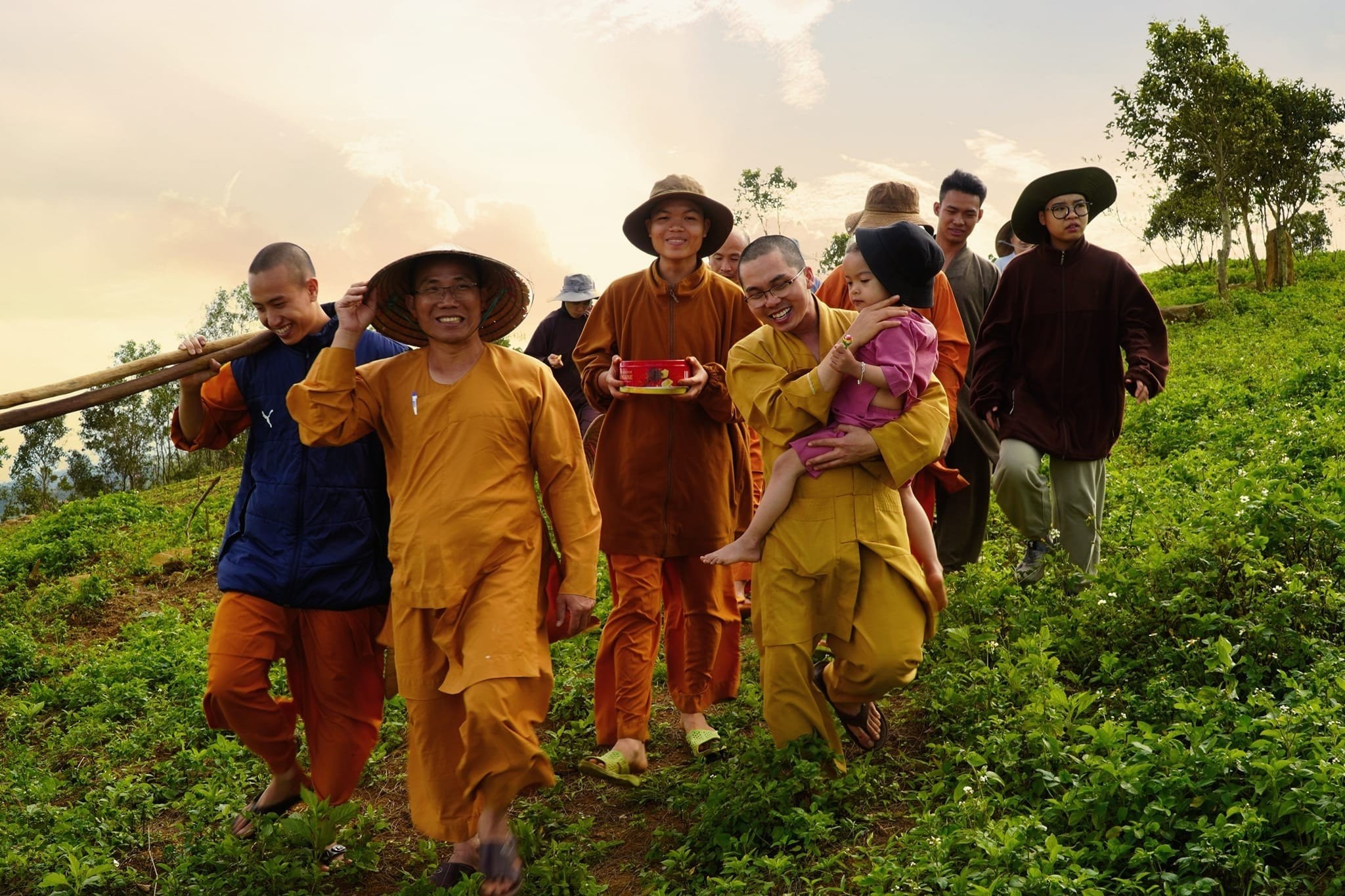 Sư thầy Thích Khải Tuấn và kênh TikTok 'chữa lành' thu hút cộng đồng - Ảnh 3