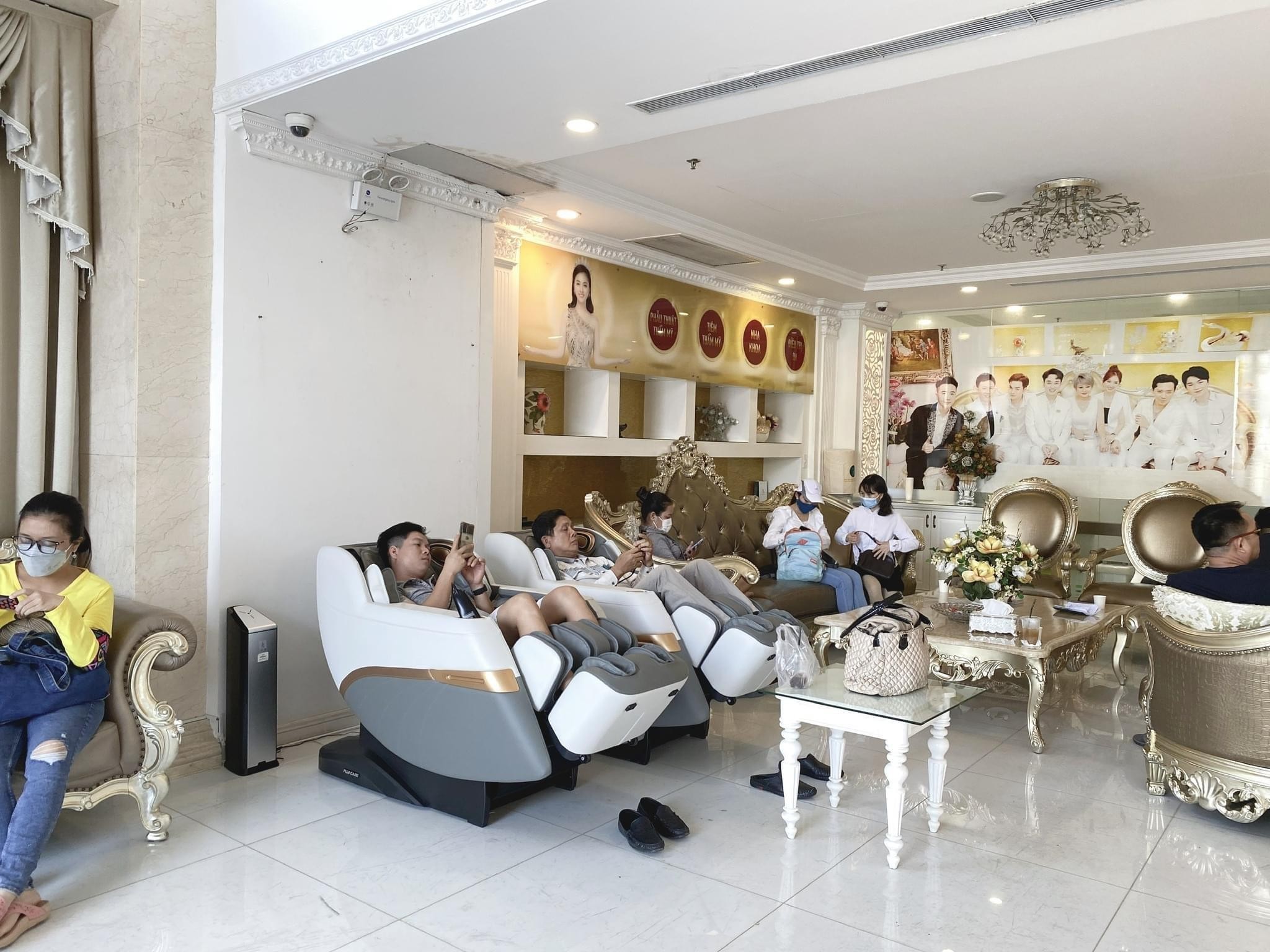   Tại phòng chờ Thẩm mỹ JT khách hàng có thể thoải mái nghỉ ngơi 