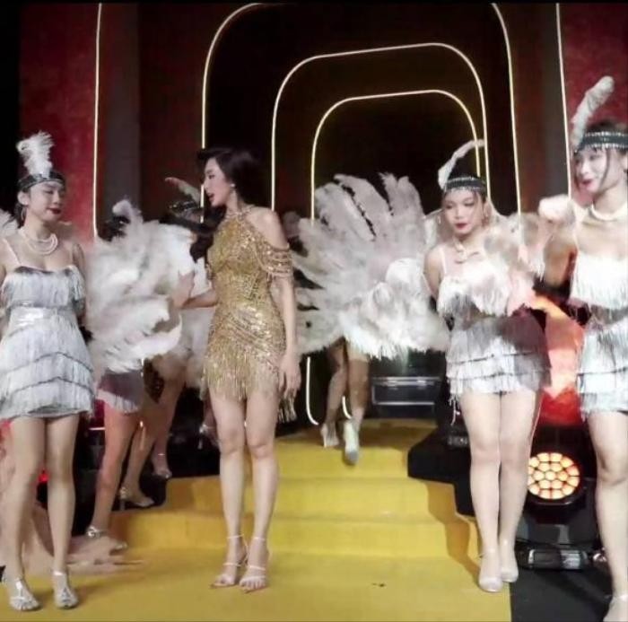 Hoa hậu Thuỳ Tiên xuất hiện lộng lẫy giữa ồn ào với ông Nawat, nói gì về việc gỡ danh hiệu? - Ảnh 1 Hoa hậu Thuỳ Tiên xuất hiện lộng lẫy giữa ồn ào với ông Nawat, nói gì về việc gỡ danh hiệu? - Ảnh 1