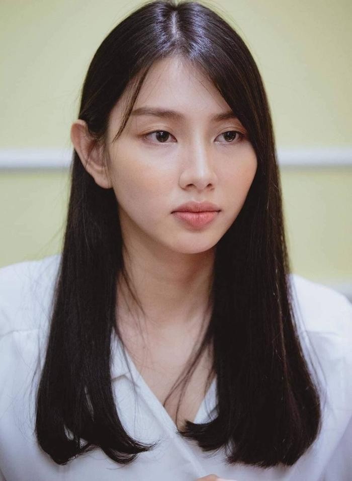 Đường nét thanh tú, làn da mịn màng của Hoa hậu Thùy Tiên khiến nhiều chị em ghen tỵ.