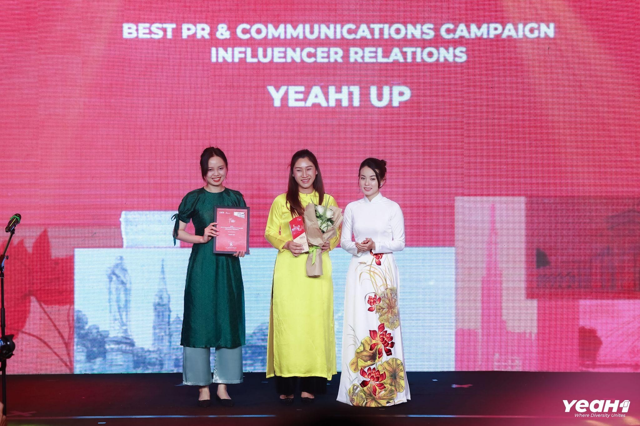 YeaH1 Up đã xuất sắc giành chiến thắng ở hạng mục “Chiến dịch Quan hệ công chúng & Truyền thông Xuất sắc Kết hợp với Người nổi tiếng có Ảnh hưởng” trong chiến dịch “24h Live - Phiên Chợ Cuối” tại Lễ trao giải VNPR Awards 2023. YeaH1 Up đã xuất sắc giành chiến thắng ở hạng mục “Chiến dịch Quan hệ công chúng & Truyền thông Xuất sắc Kết hợp với Người nổi tiếng có Ảnh hưởng” trong chiến dịch “24h Live - Phiên Chợ Cuối” tại Lễ trao giải VNPR Awards 2023.