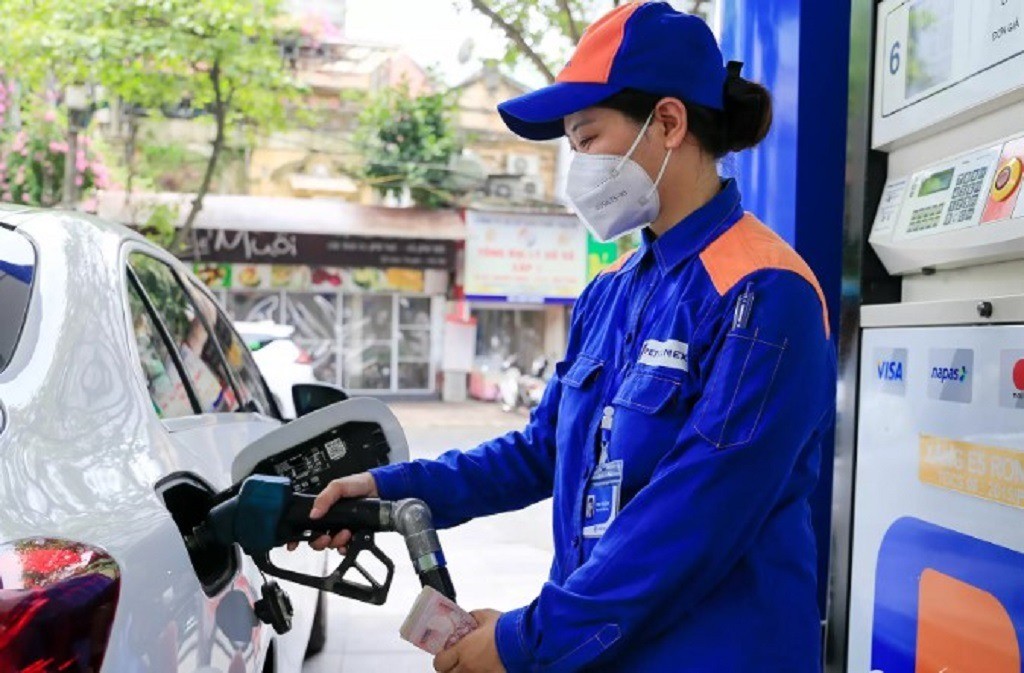 Tại kỳ điều chỉnh gần đây nhất (ngày 11/7), Liên bộ Công Thương - Tài chính quyết định điều chỉnh tăng giá xăng dầu (trừ xăng E5). Ảnh minh hoạ Tại kỳ điều chỉnh gần đây nhất (ngày 11/7), Liên bộ Công Thương - Tài chính quyết định điều chỉnh tăng giá xăng dầu (trừ xăng E5). Ảnh minh hoạ