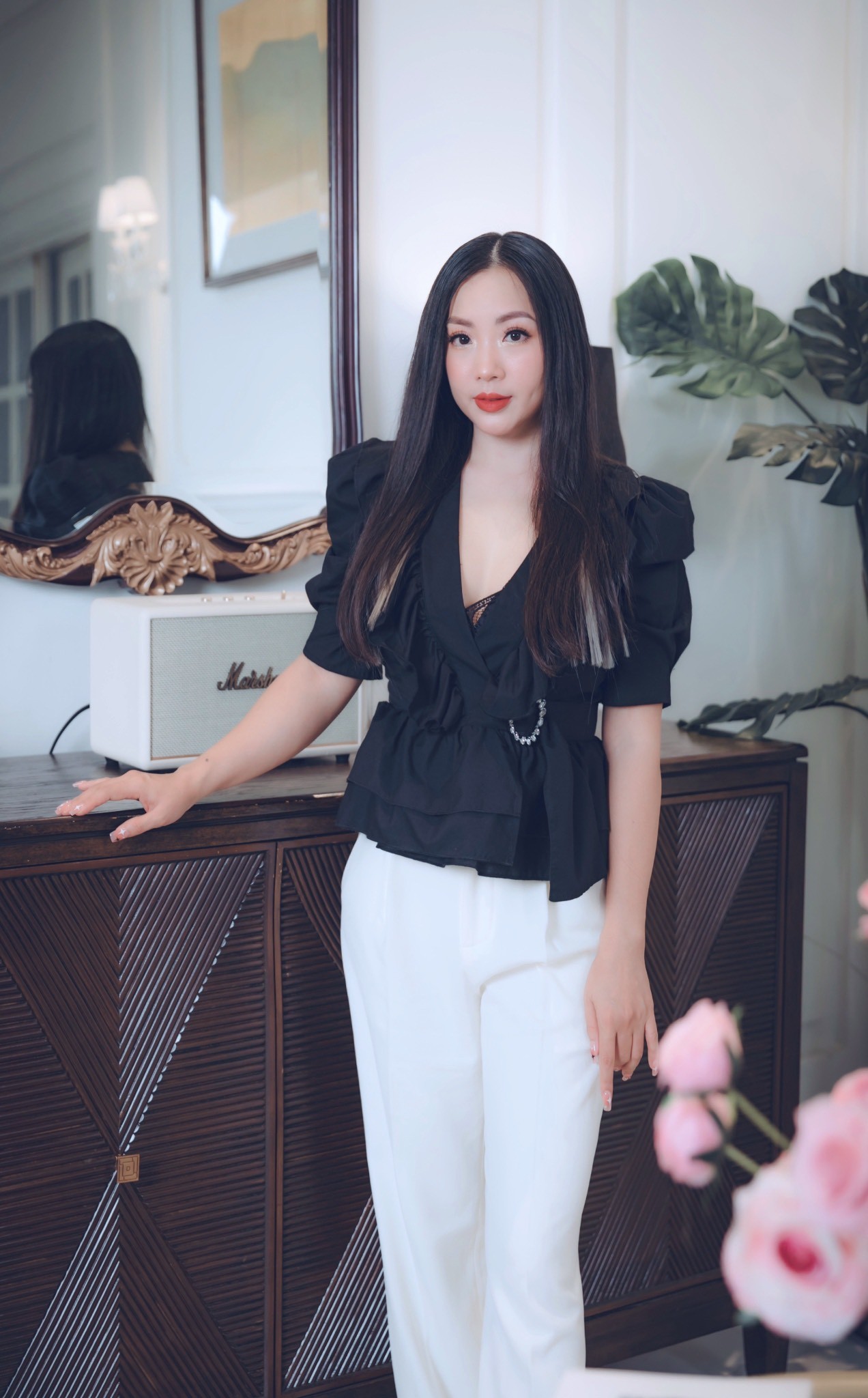 Hạnh Dung gợi ý phối đồ công sở đơn giản mà sang - Ảnh 3 Hạnh Dung gợi ý phối đồ công sở đơn giản mà sang - Ảnh 3