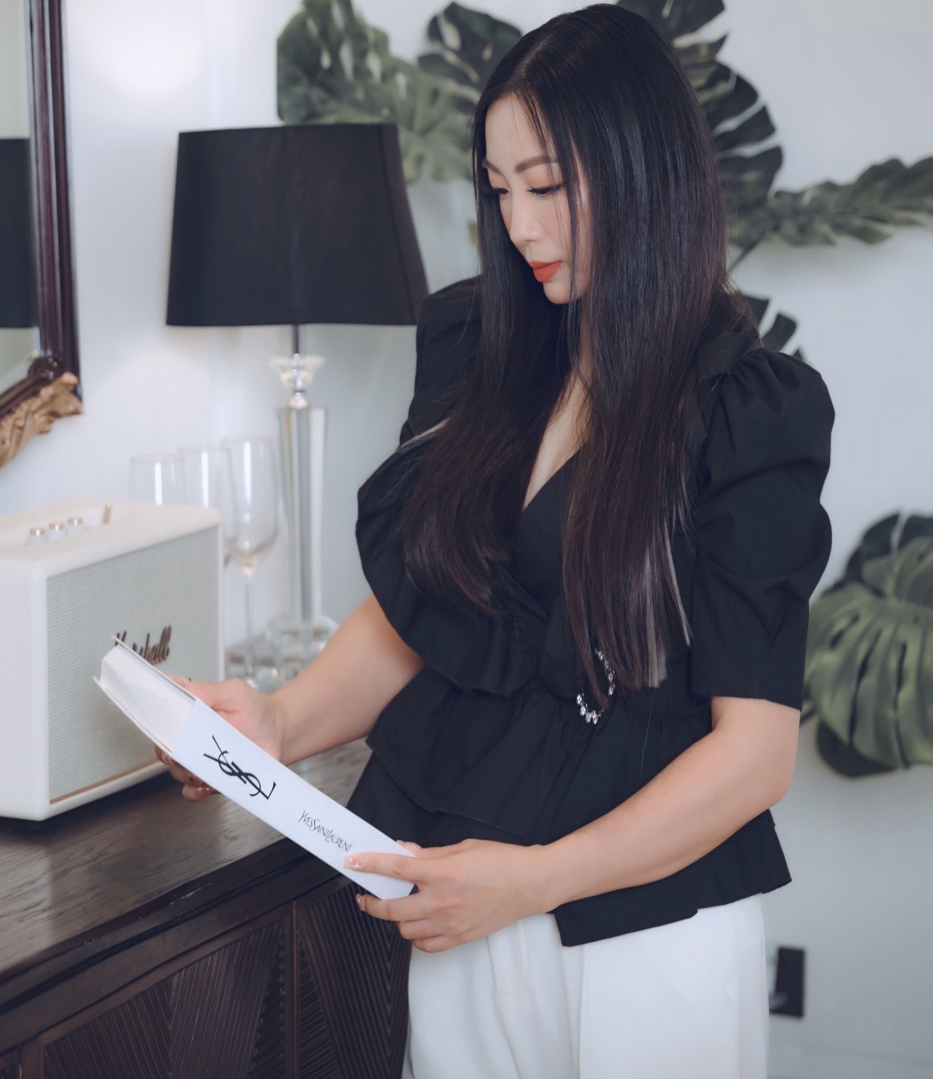 Hạnh Dung gợi ý phối đồ công sở đơn giản mà sang - Ảnh 1 Hạnh Dung gợi ý phối đồ công sở đơn giản mà sang - Ảnh 1