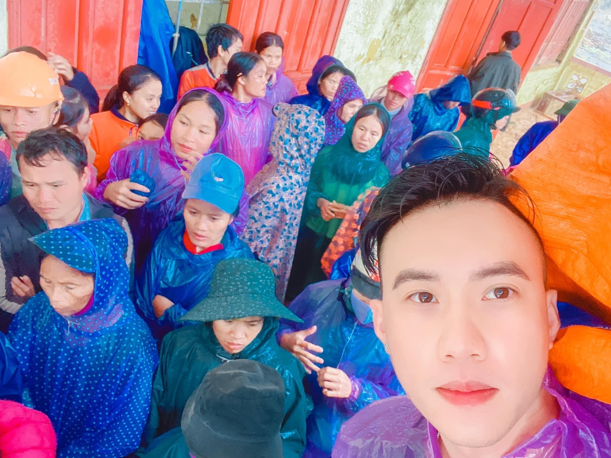 TikToker Nguyễn Việt Anh Người đứng sau thành công của loạt video từ thiện giúp người vô gia cư - Ảnh 2