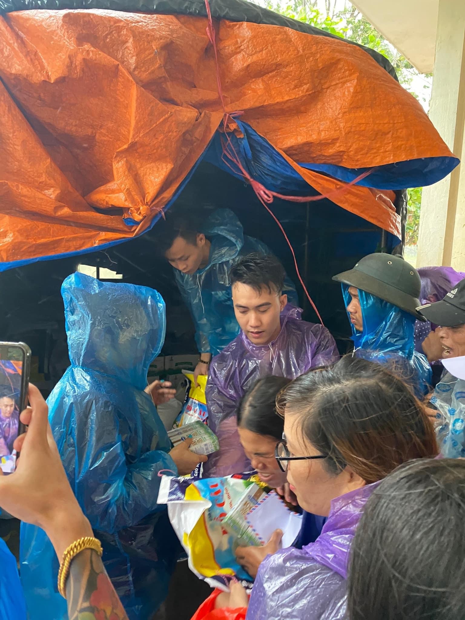 TikToker Nguyễn Việt Anh Người đứng sau thành công của loạt video từ thiện giúp người vô gia cư - Ảnh 3