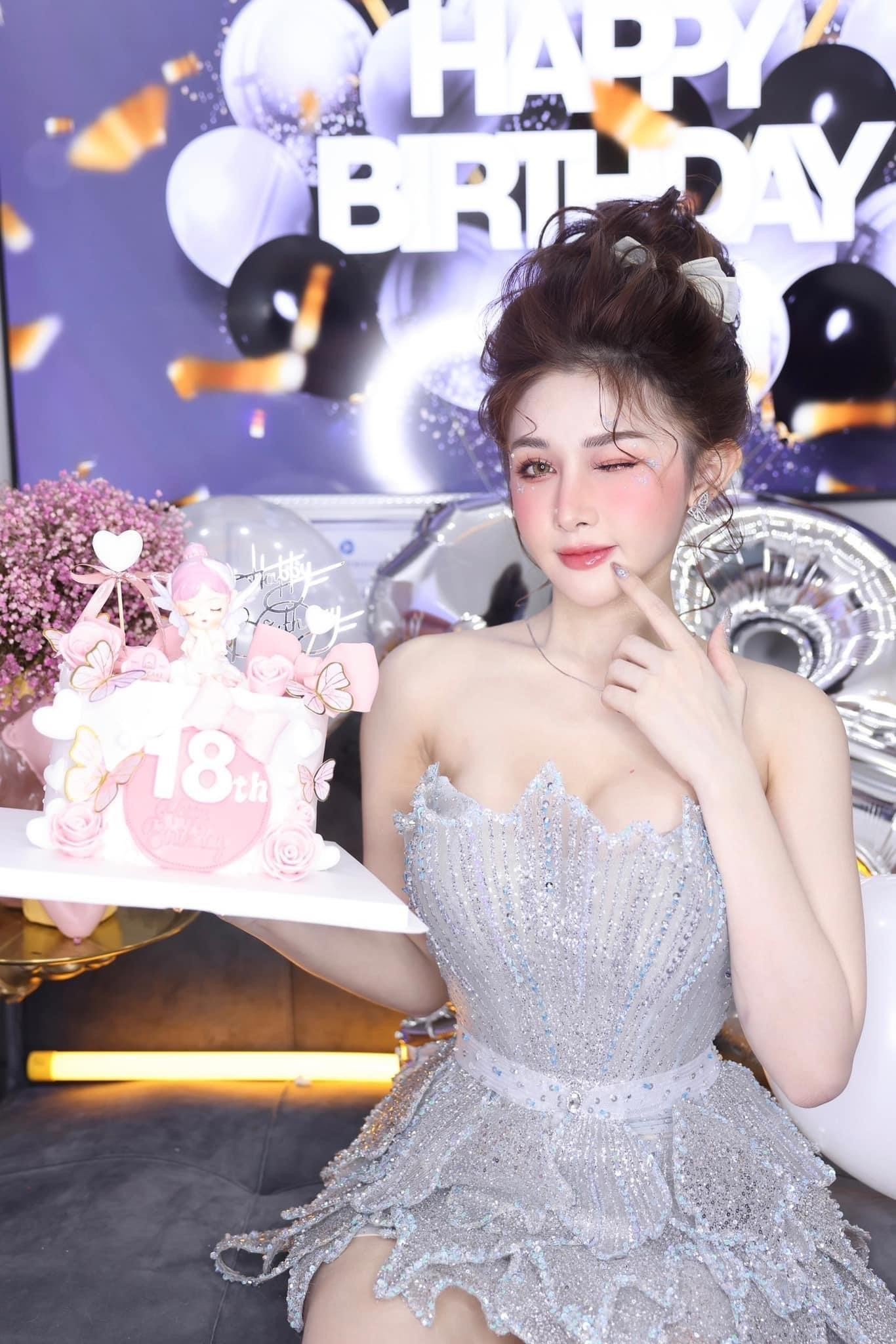 Tường Nhi tự tin với vẻ đẹp rạng ngời Tường Nhi tự tin với vẻ đẹp rạng ngời