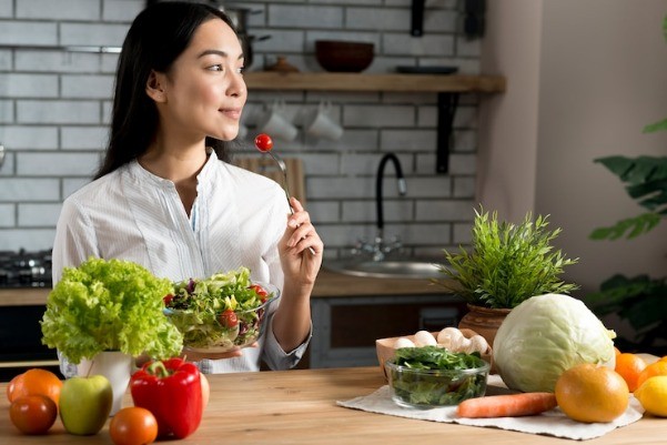 Nếu chúng ta ăn ít thức ăn hơn, cơ thể có ít năng lượng để đốt cháy hơn và từ đó luôn cảm thấy uể oải, mệt mỏi. Nếu chúng ta ăn ít thức ăn hơn, cơ thể có ít năng lượng để đốt cháy hơn và từ đó luôn cảm thấy uể oải, mệt mỏi.