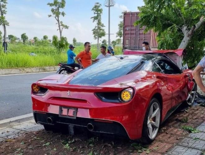 Chủ xe Ferrari vừa bị tai nạn ở Long Biên (Hà Nội) tiết lộ loạt tình tiết, xác nhận xe không mua bảo hiểm 